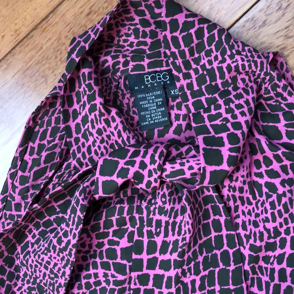 🚨SOLD🚨EUC BCBG Max Azaria 100% Silk Top - Picture 3 of 3